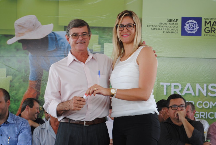 Prefeito Lino Cupertino recebe kit da agricultura familiar do governo do estado
